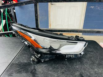 Toyota Highlander 2019-2023 right passenger side headlight Oem