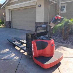 2017 Raymond Double pallet jack Rider for sale