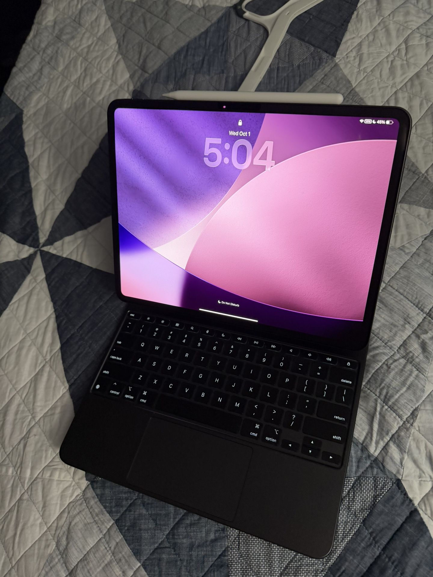 M4 Chip iPad Pro 13-inch Non Cellular With Magic Keyboard And
