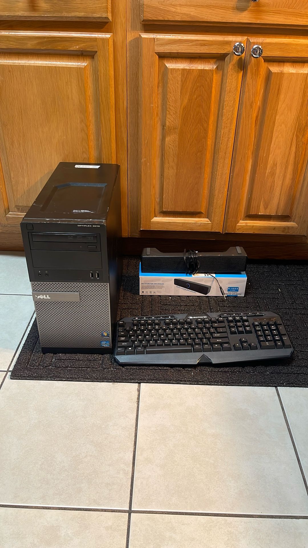 Dell Tower PC ( No HDD) Keyboard Speaker Mouse