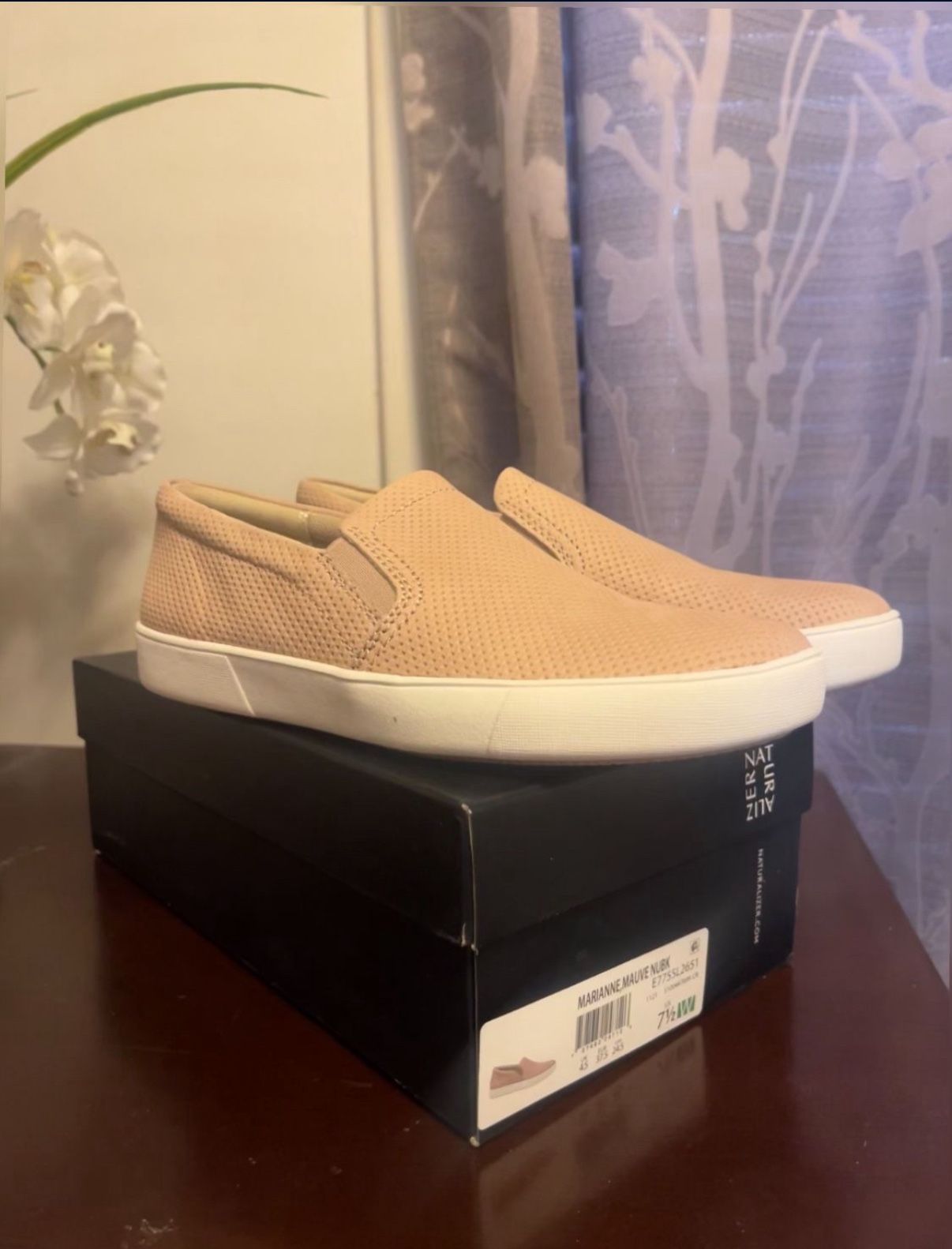 Naturalizer Sneakers