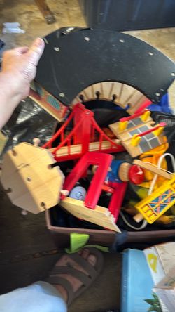 Melissa & Doug wooden train set
