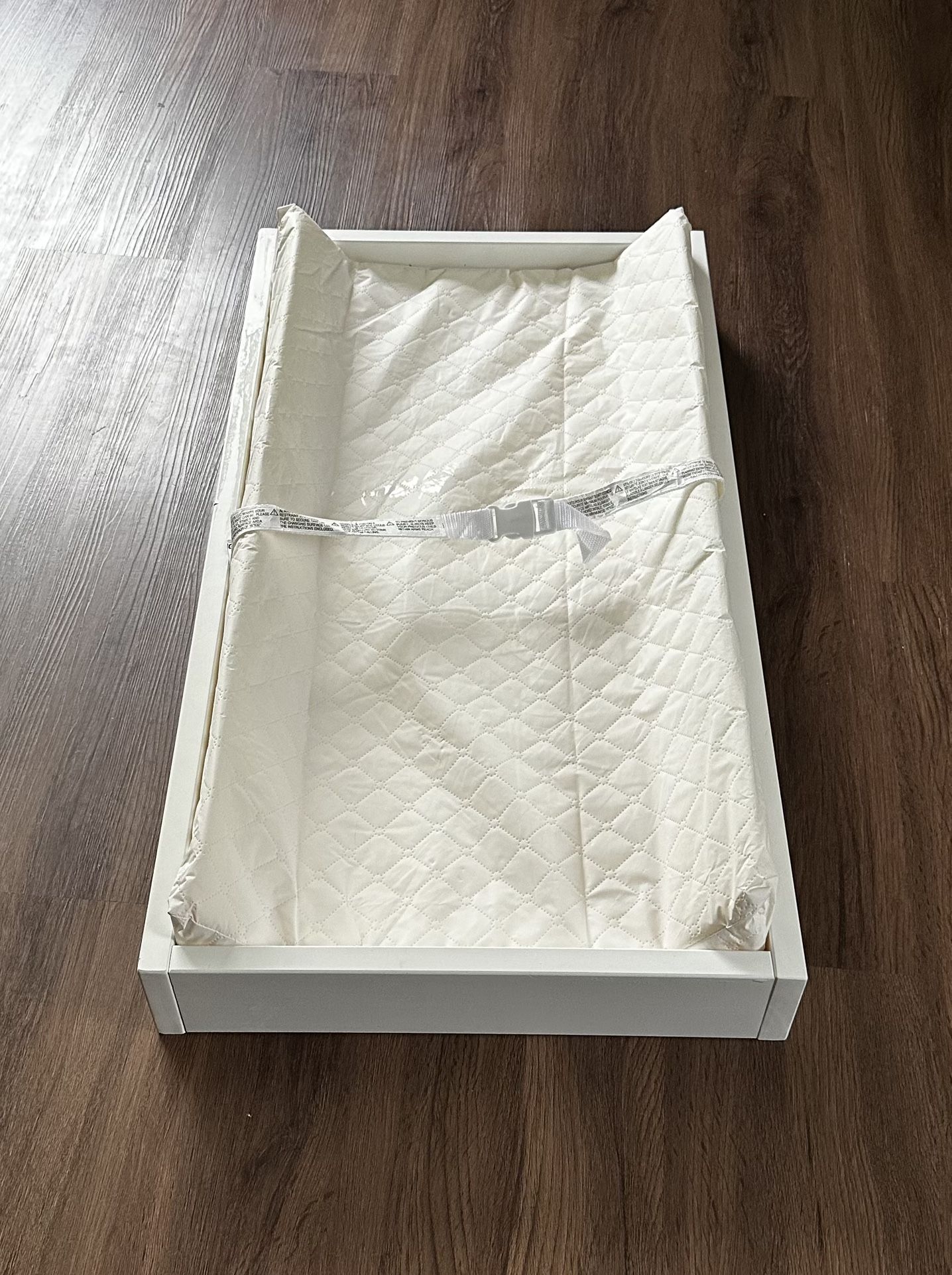 DaVinci Universal Removable Changing Tray and Contoured Changing Pad