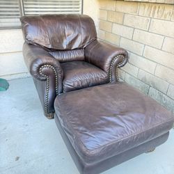 FREE LEATHER SOFA AND OTTOMAN / GRATIS SOFA DE PIEL 