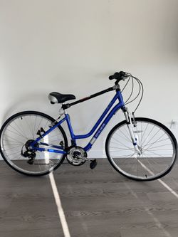 ROYCE UNION RMY 700c Womens 21-Speed Hybrid Comfort Bike, 17" Aluminum Frame, Pearl Blue