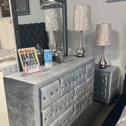 Lovely  Dresser Mirror Night Stand 💙 Easy Financing Available 😎 Free Delivery 🚚 