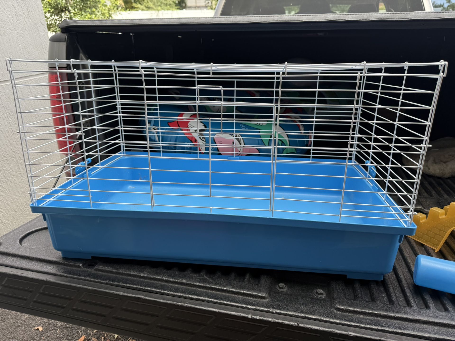 Pet Cage With Accessories