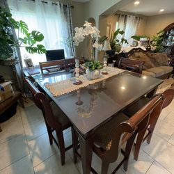 Beautiful Dining Table Set! - Great Condition $600 OBO