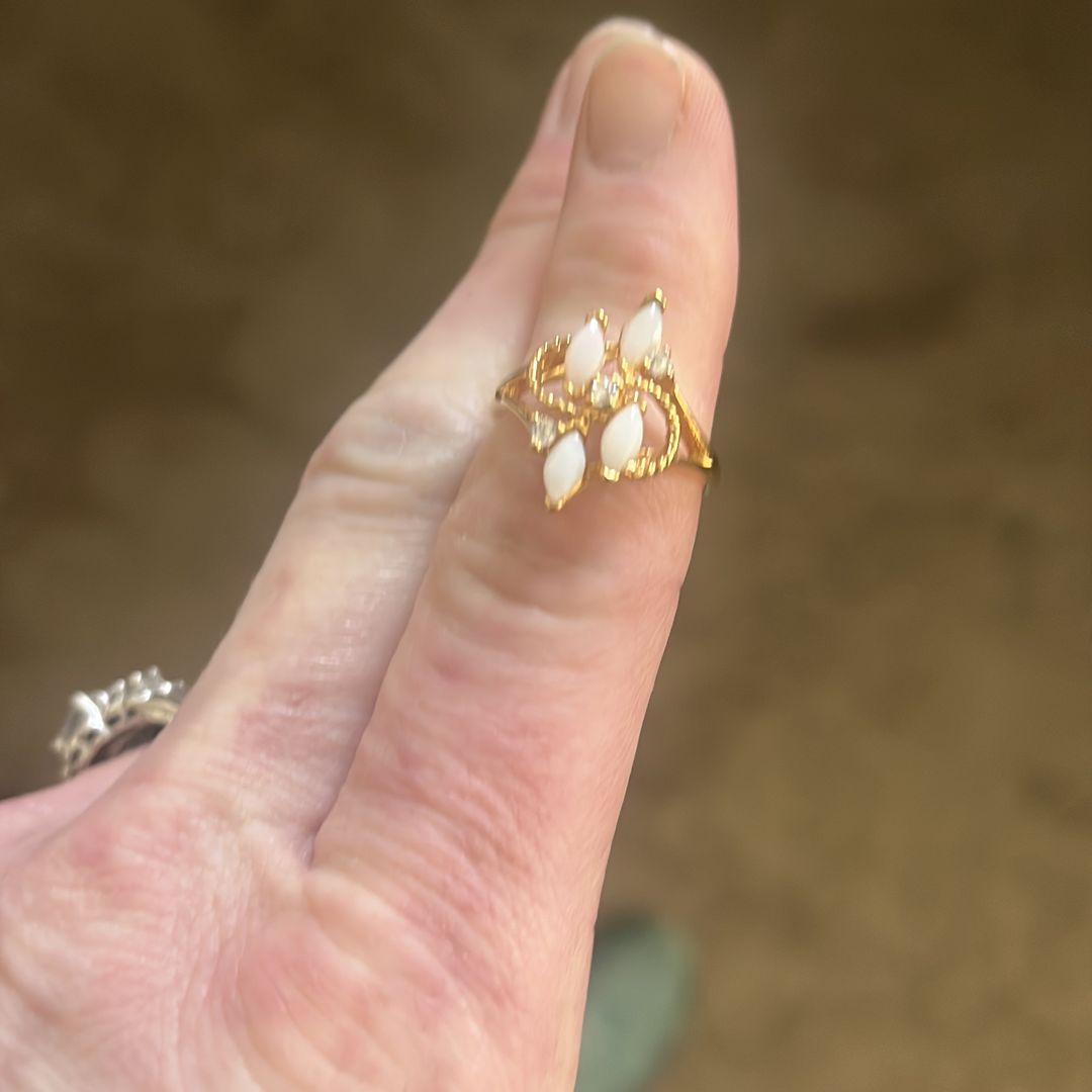 Vintage Gold tone Cocktail Ring. Size 7-71/2