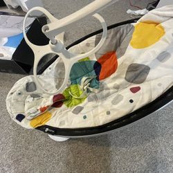 4moms mamaRoo Baby Swing - Model 1026 - Excellent Condition