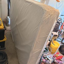 Queen size Matress 3 month old Excellent condition original $799