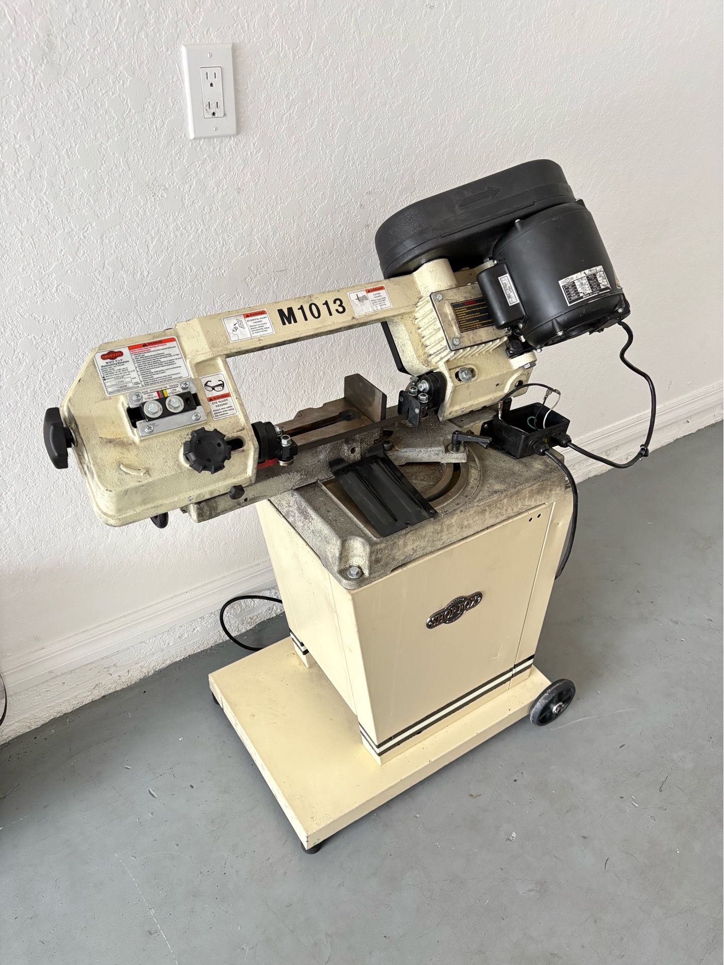 Shop Fox m1013 5-Inch x 6-Inch Metal Cutting Bandsaw