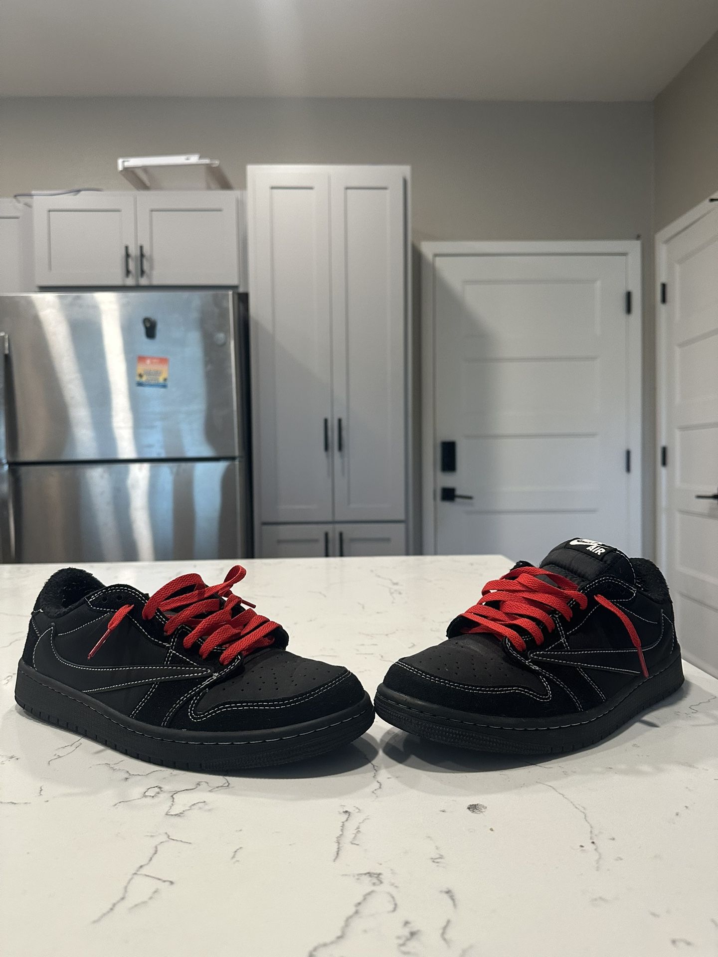 Jordan 1 Travis Scotts “Phantom”