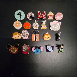 20 Disney trading pins lot set.Tradeable at all disney parks.