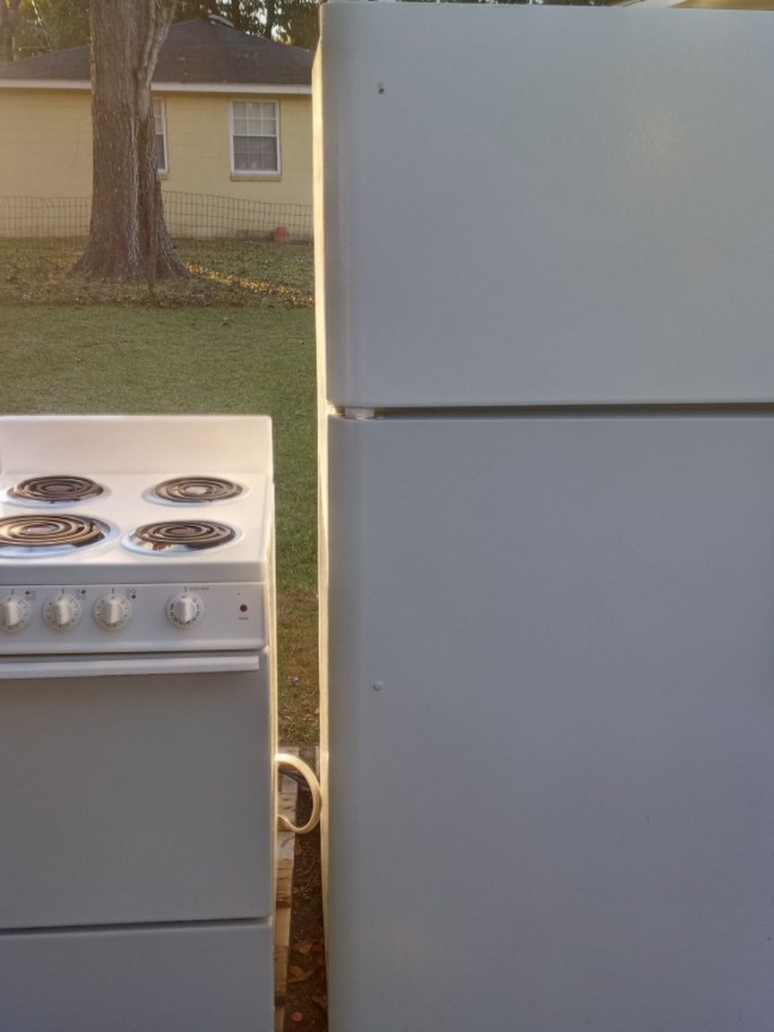 Apt Stove And Fridge Combo