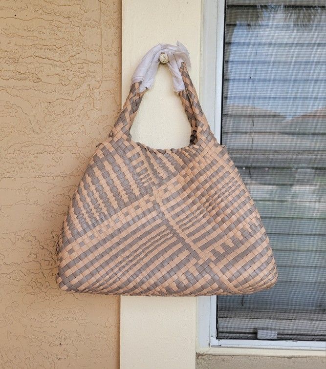 HANDBAG with MAGNETIC CLOSURE & TIES