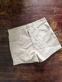 Beige short