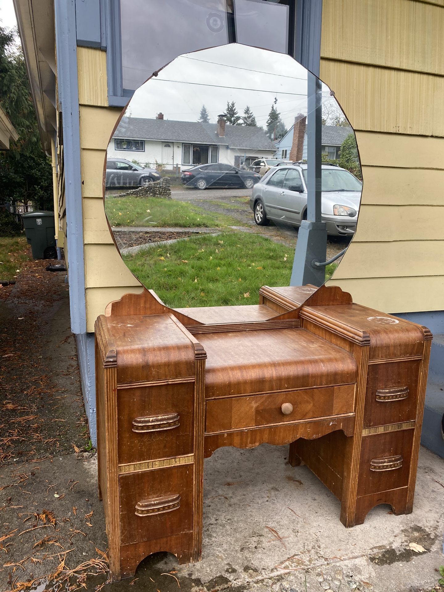 FREE vintage vanity!