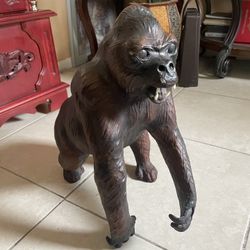 Realistic Handcrafted Gorilla Statue - Jungle Decor / Collectible
