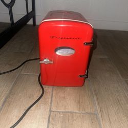 Mini fridge 