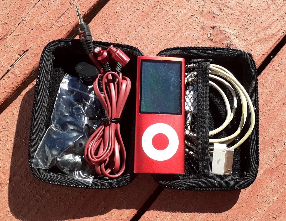 Product Red iPod Mini 4GB w/ Hard Case, Earbuds and Charger