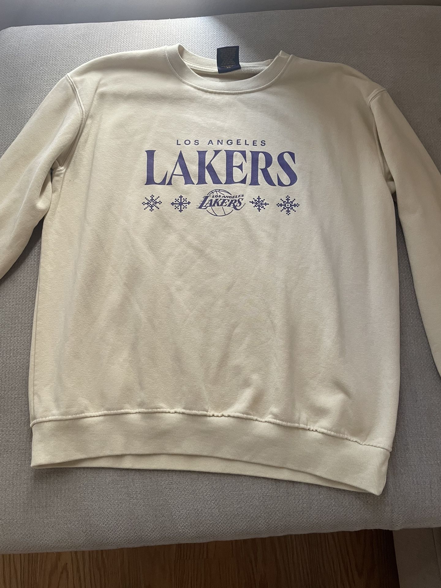 LA Lakers Christmas Sweater Men’s L/XL 