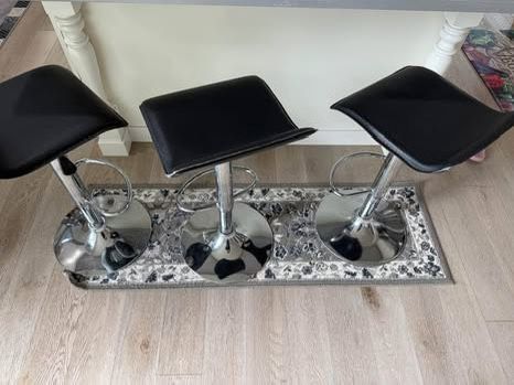 3 Bar Stools