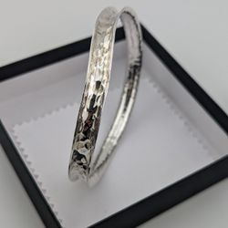 Silver Twisted Hammered Curve Oval Bangle

