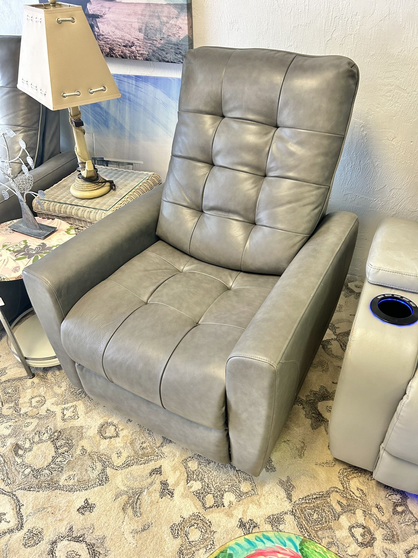 Like New Drew And Johnathan Electric Recliner With Electric Headrests And USB 