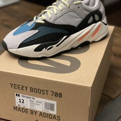 Yeezy boost 700