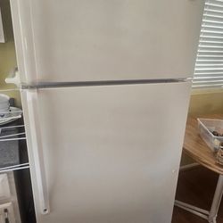 GE Refrigerator 