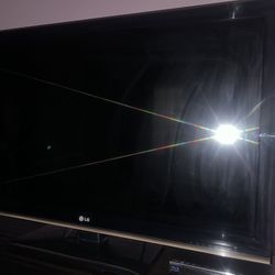 LG TV  45 X 30
