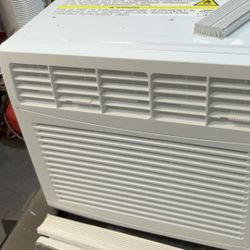 GE Room air conditioner 5,100 BTU, new,  Not blowing cold air