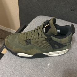 Jordan 4’s “Olive Green” Size 10