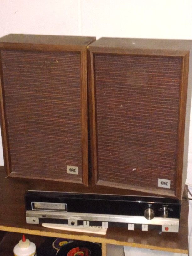 Vintage 8-track radio AM FM stereo