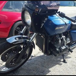 honda goldwing caffe racer 1000 cc 76  classic custom  very nice custom bike suspension seat cowl runs great  money invest title clean runs and drive 