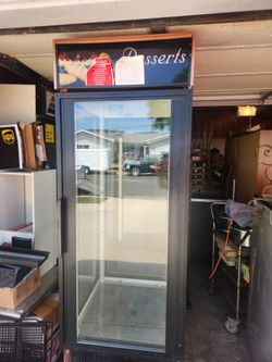 TRUE SINGLE DOOR MERCHANDISER FRIDGE MODEL G4SM-23