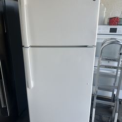 GE® 17.5 Cu. Ft. Top-Freezer Refrigerator can deliver Apartment size like new Retail price $709