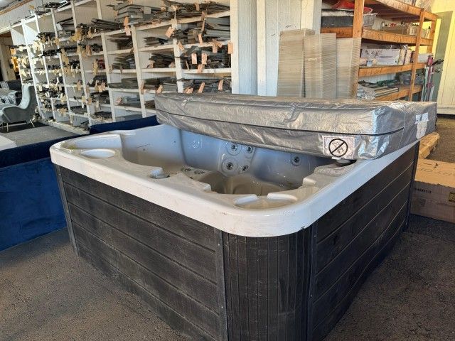 Jersey Hot Tub 46 Massage Jets Neck and Back Massage
