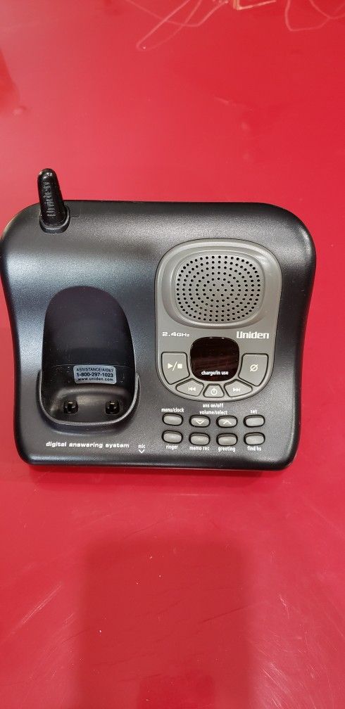 Uniden 2.4 GHz Extended Range Cordless Phone Base With Digital Answering System EXAI4248. Base only. No phone. Great working clean condition.