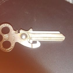 VINTAGE YALE & TOWNE POST MASTER KEY