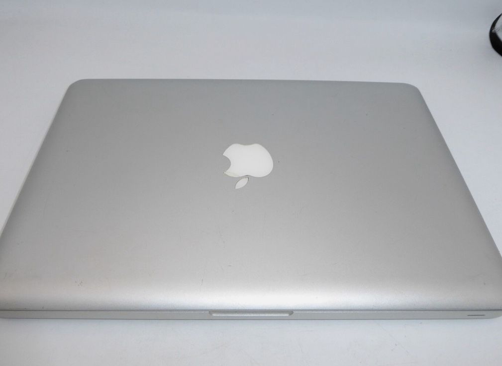 Apple MacBook