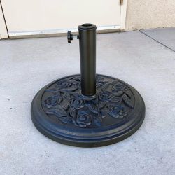 New In Box $25 Umbrella Base 18 Inches Round 18 lbs Patio Stand Outdoor Garden Market