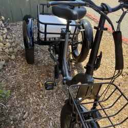 Qlife Electric Trike Foldable Like New  For Sale Or Trade For 2 Wheels Bike 