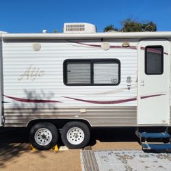 2010 Travel Trailer.... no slide out.... California title Current tags 