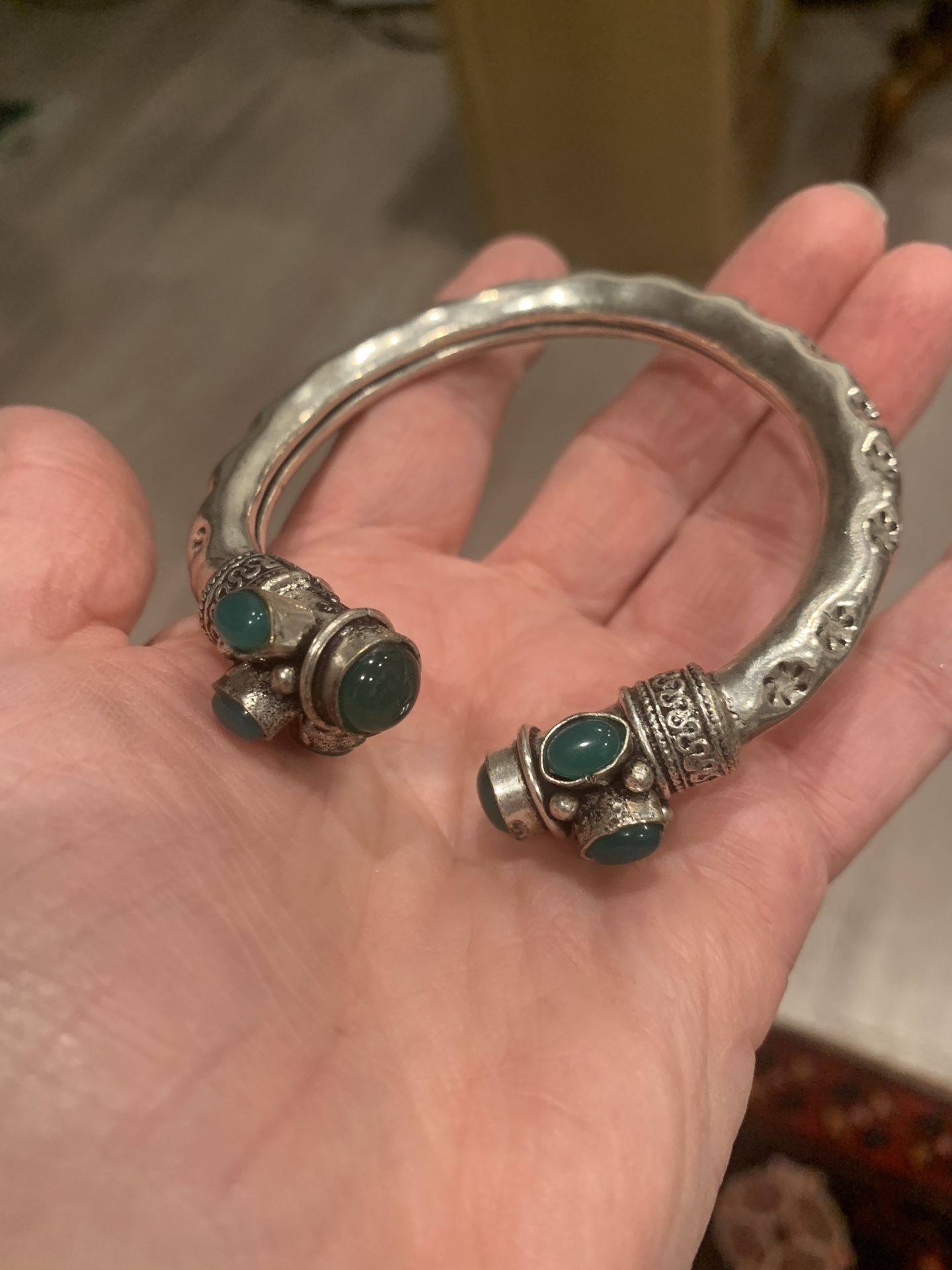 SILVERPLATED BANGLE-GREEN ONYX STONES