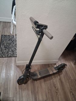 Escooter(navic)(broken)(for parts)