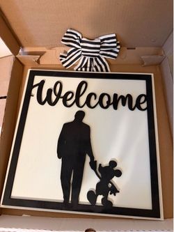 Cute Disney Welcome Sign Walt + Mickey Mouse – Perfect for Home or Classroom Decor!
