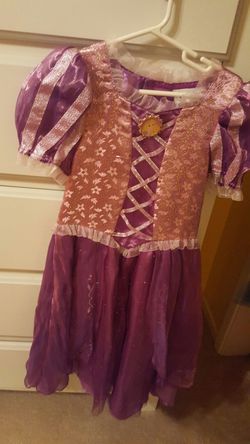 New Rapunzel dress size small 4t.