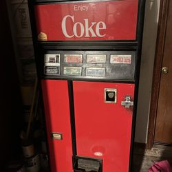vintage Coca Cola machine 